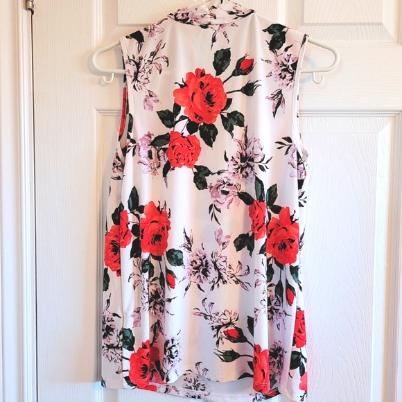 Suzy Shier Floral Sleeveless Blouse Size S. - Picture 2 of 4